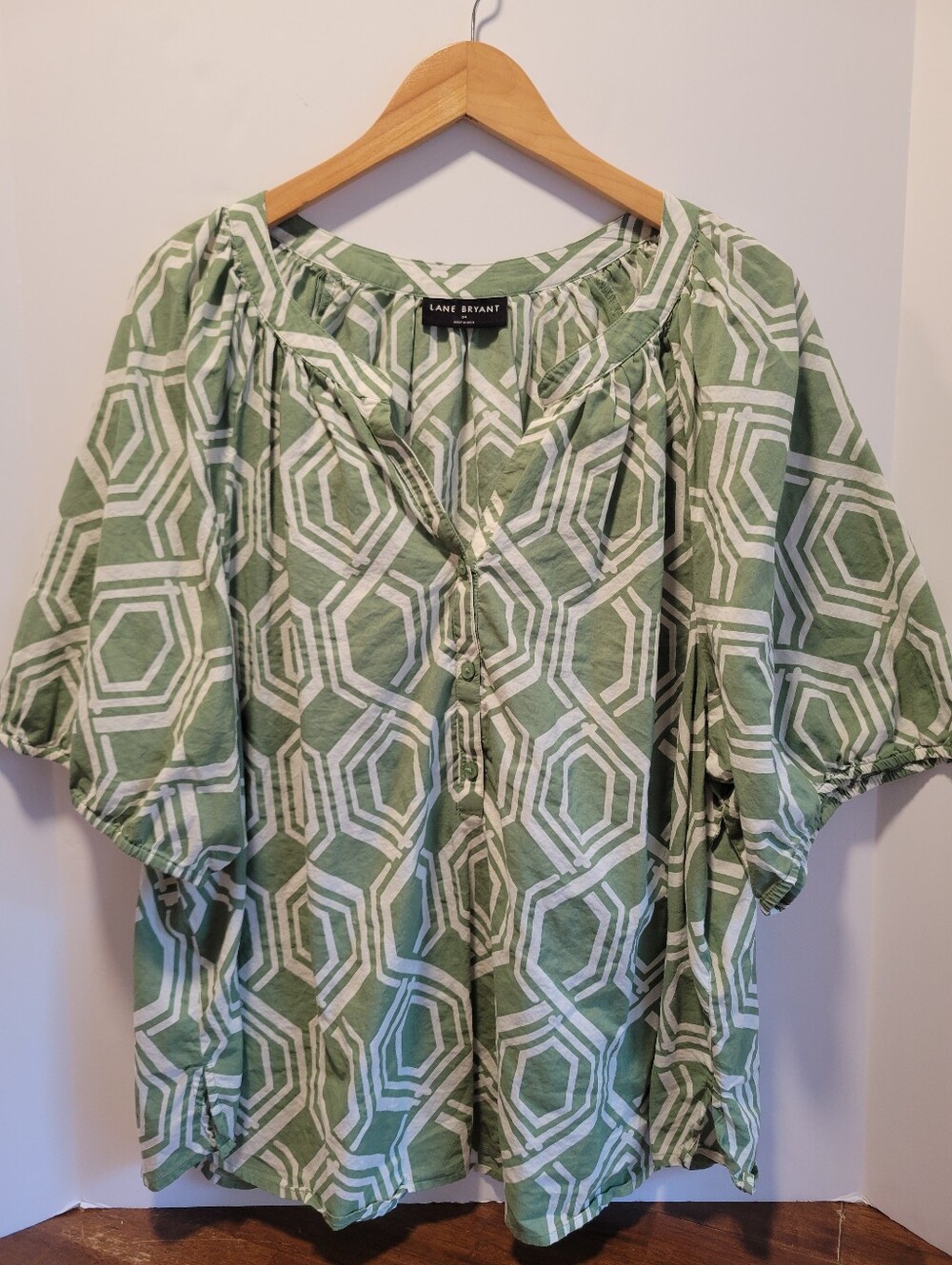 Lane Bryant Green & White Geometric Print Short Sleeve 100% Cotton Blouse Sz 24
